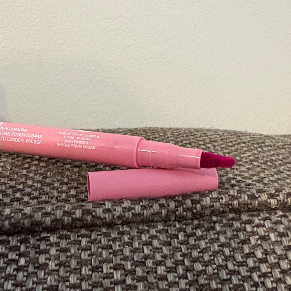 NWOT Huda Beauty Lip Contour Lip Stain for 12-Hour Wear in Baby Pink - Picture 8 of 8
